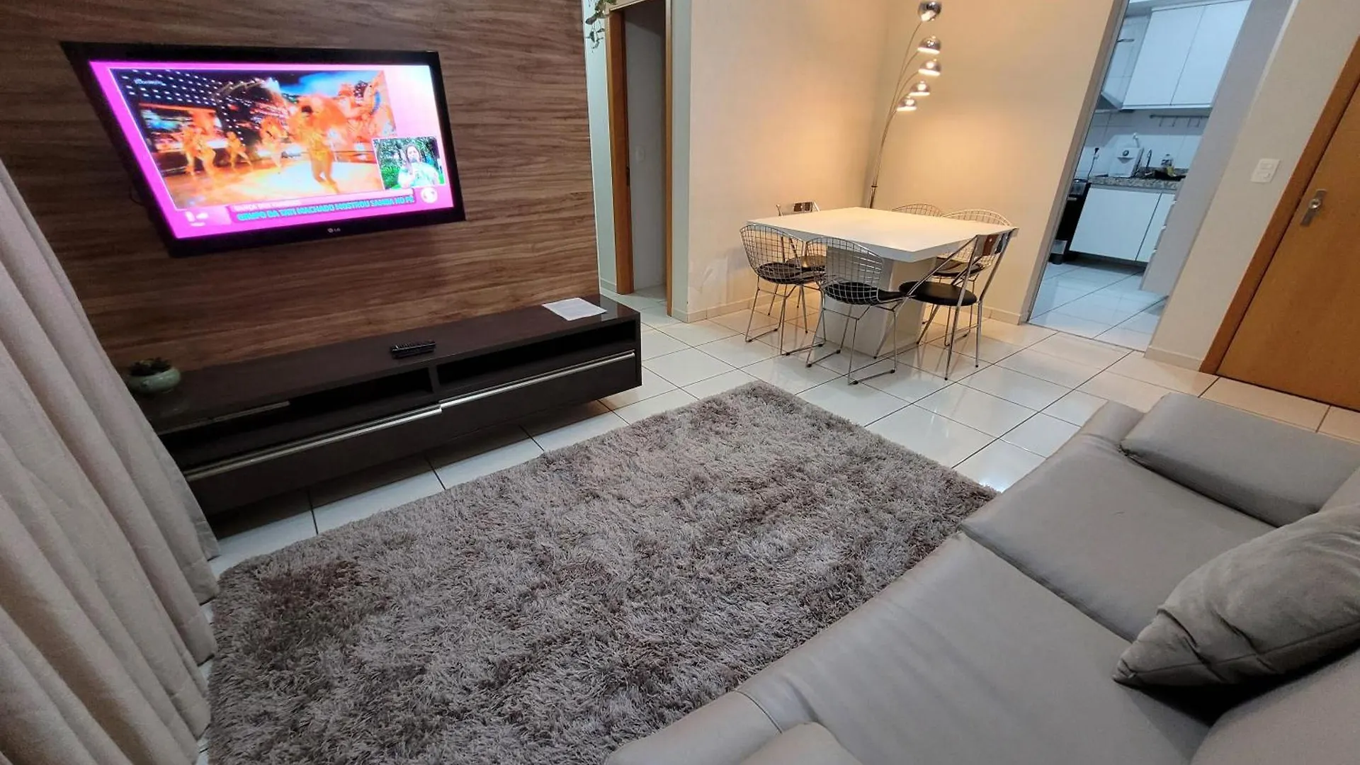 Imprensa III - Comfort And Family In Brasilia